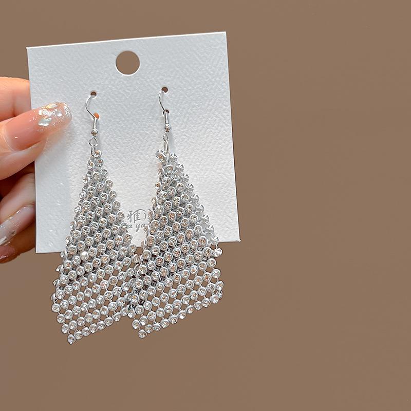 Premium Sense Cold Exaggerated Metal Pleated Geometric Earrings, Personalized Retro French Flower Peach Heart Earrings