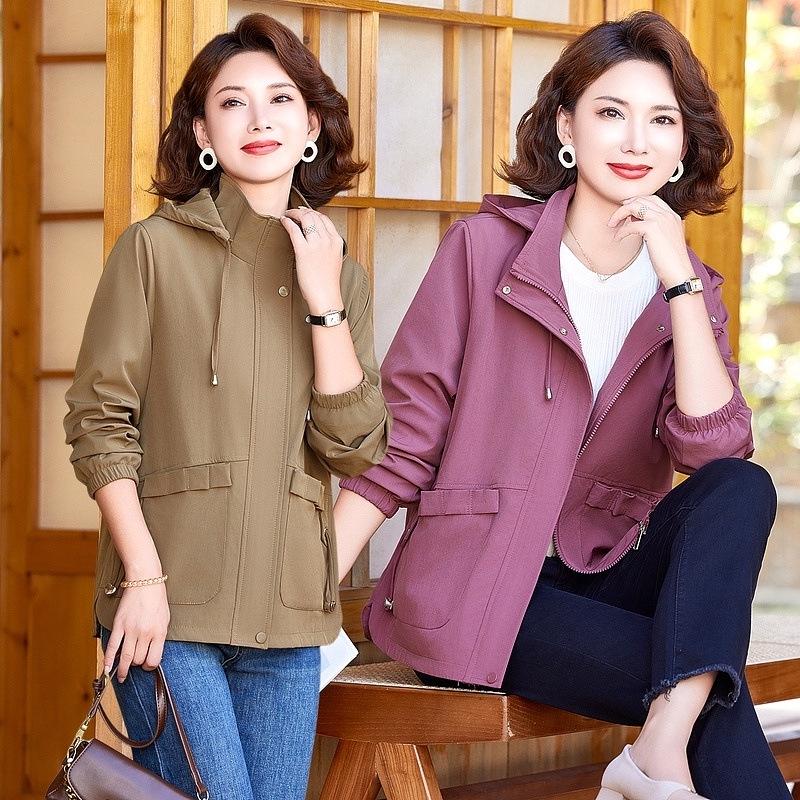 Mother's Spring/Autumn 2026 Jacket for Women: Stylish, Loose-Fit, Hooded Top for Middle-aged and Elderly