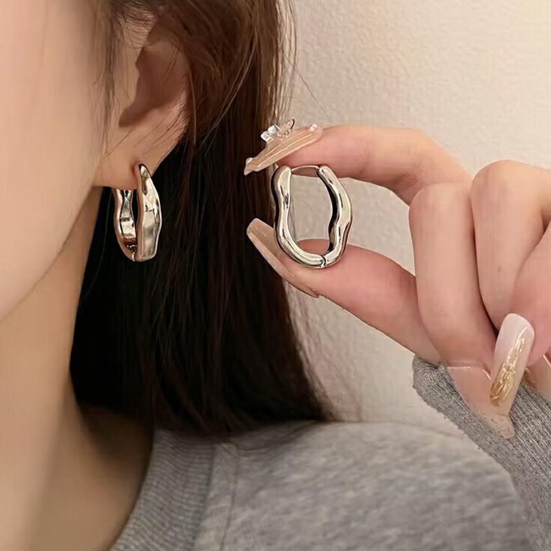 Women's Trendy Irregular Geometric Ear Cuffs – Simple, Stylish Temperament Earrings
