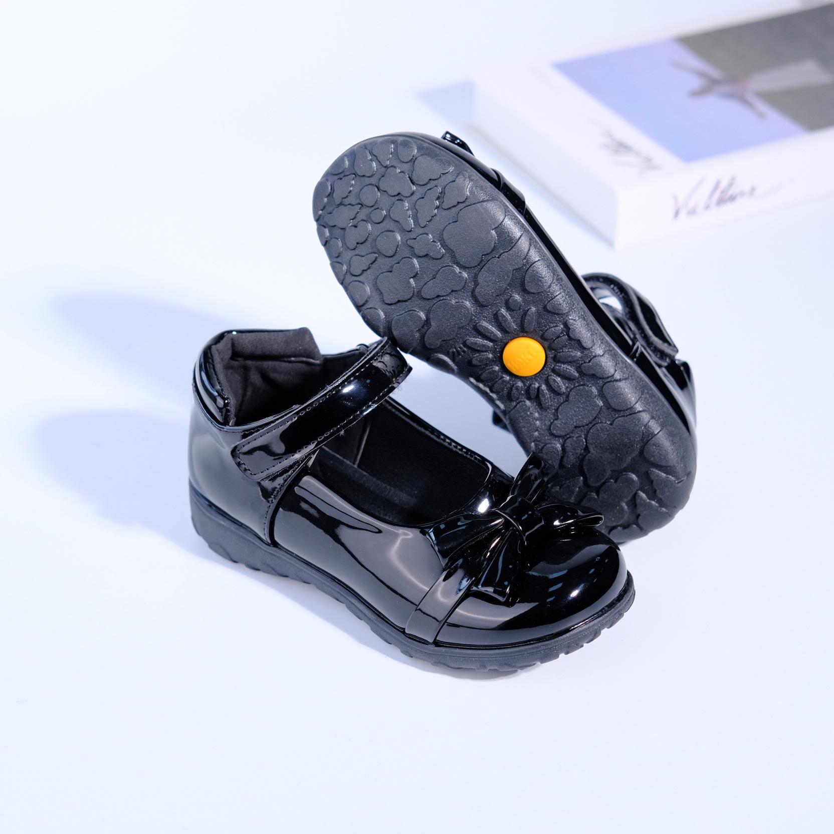 

Пара новой модели 2025 года детских кожаных туфель с бантом, экспортируемых в Африку, черные ПУ школьные туфли, фабрика оптом 42