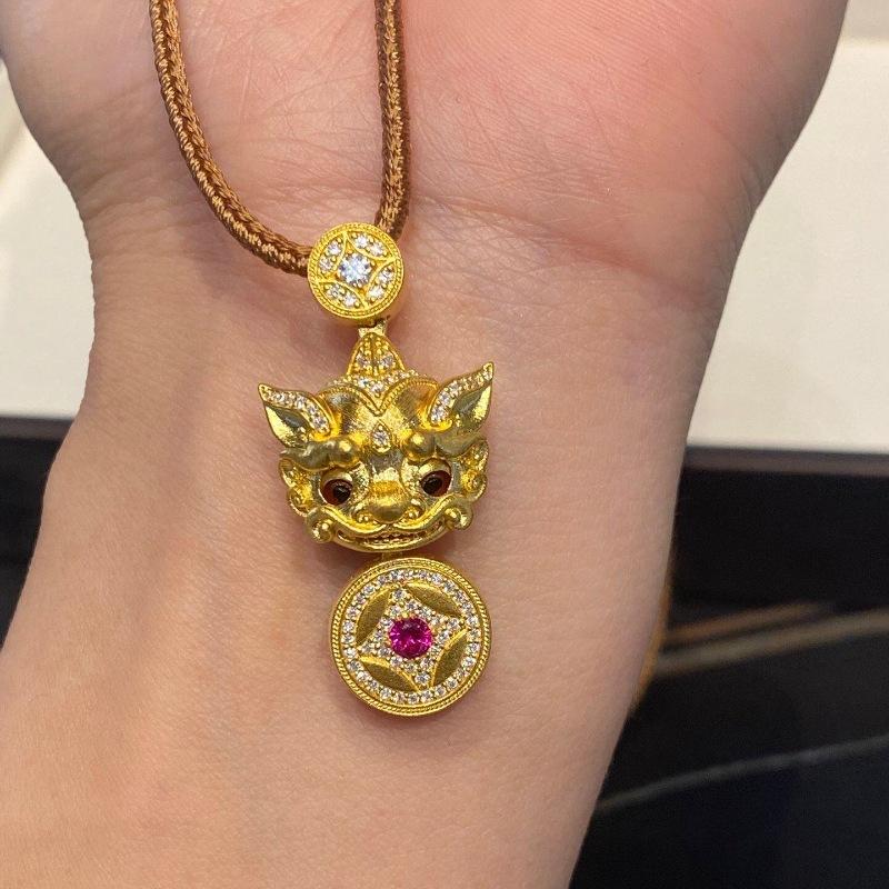 New In Inlaid Diamond Antique Gold Crafts Wink Pixiu Necklace Pendant Copper Coin Retro Sweater Chains Banquet Jewelry Gifts