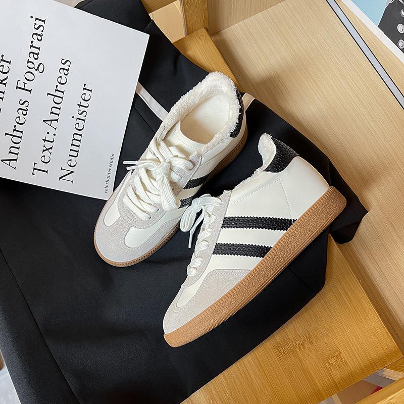 

Версия из коровьей кожи~ внутренняя высота увеличивает ретро женские 2025 весна новые универсальные и легкие спортивные и повседневные белые туфли 39