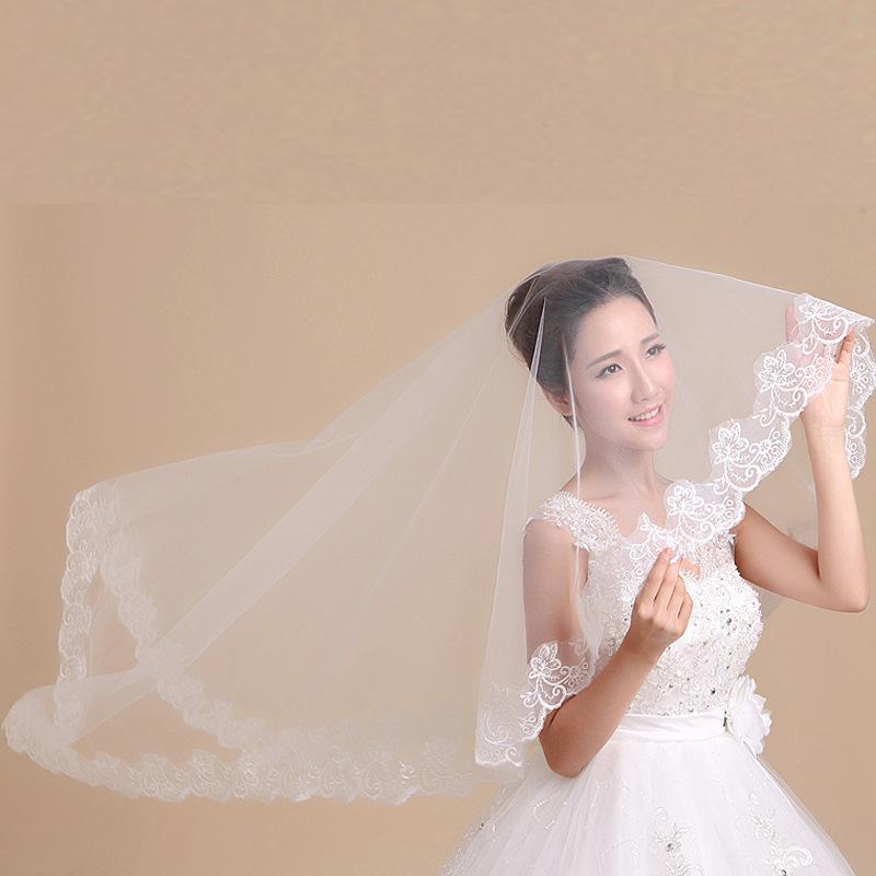 Romantic Short Wedding Veil Single Layer Lace Bridal Accessory Soft Tulle Veil for Destination Wedding Brides
