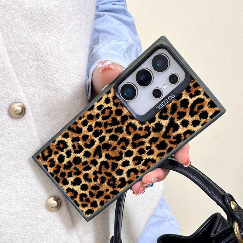 For Samsung Galaxy S24 S23 Ultra Plus FE S25 S22 Ultra Plus S21 FE Laser Phone Case Fashion Brown Leopard Shockproof Back Cover