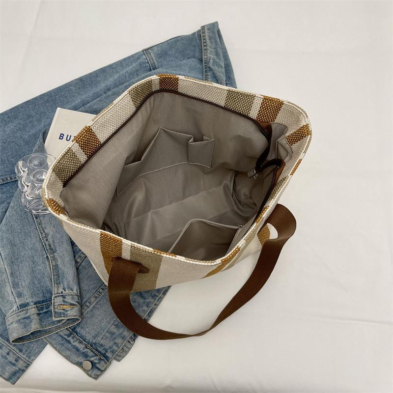 Холщовая большая сумка в контрастную полоску Женская сумка на плечо под мышками бежевый — фото 7