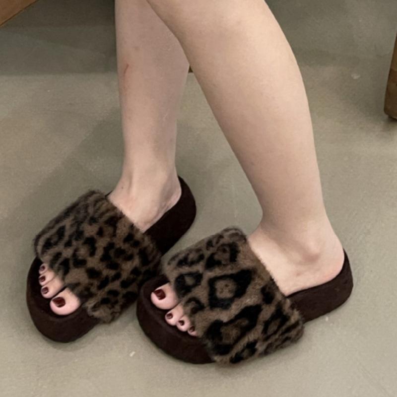 Platform slippers French leopard print fluffy slippers women's shoes wear new models in autumn and winter 2025