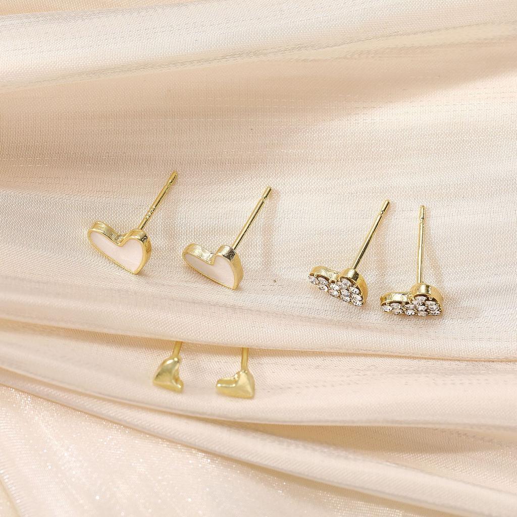 Creative, Minimalist and Elegant White Peach Heart Earrings Suitable for Women To Wear