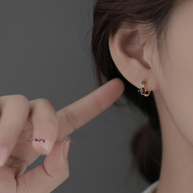 

Double Diamond Earrings Vintage Simple Delicate Compact Light Luxury Cold Breeze Earring for Female Style Personality Elegant Fashion Accessory