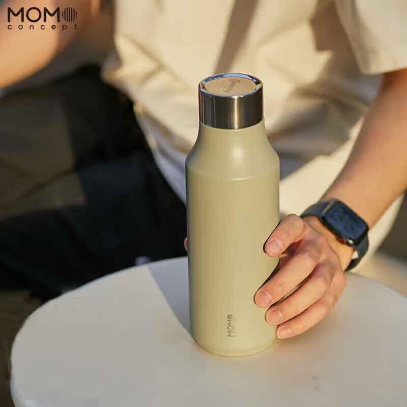 MOMOCONCEPT Large Capacity Insulated Water Bottle