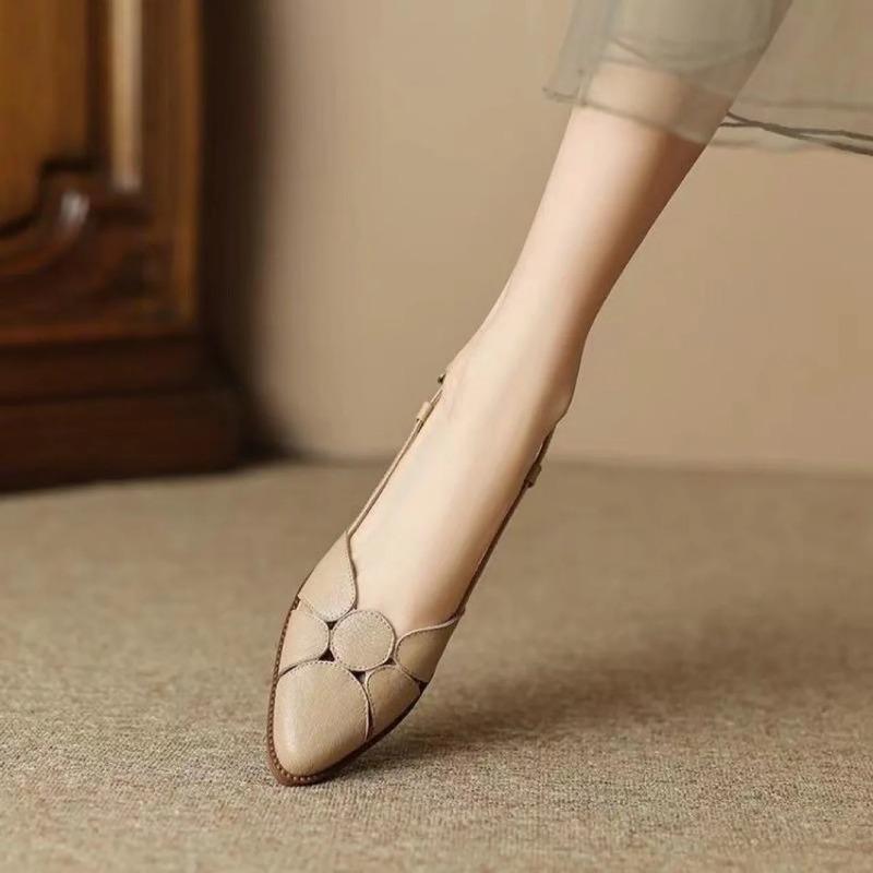 Sandals for Women Retro Hollowed Out Leather Sandals French Style Shallow Mouth Single Shoes Summer Pointed Tip Designer Sandals