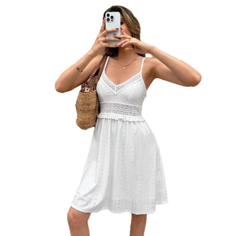 Sommerliches Elegantes und Schlankmachendes Damenkleid mit Raffinierter Taille Neckholder-Trägern und V-Ausschnitt für den Urlaub