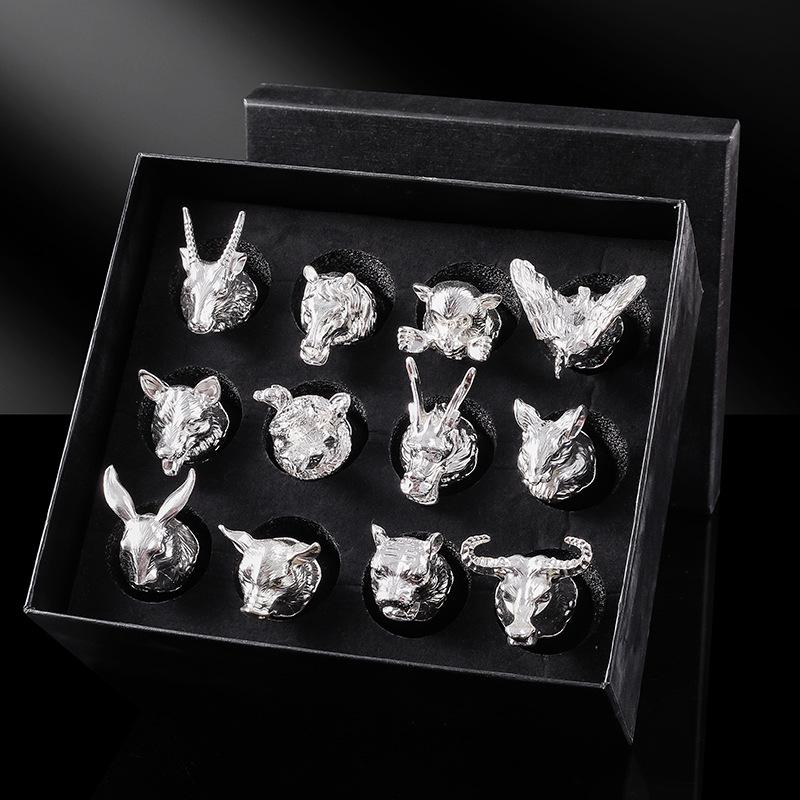 Creative Zodiac Decanter Set: White Wine Glasses and Shot Glass Souvenirs