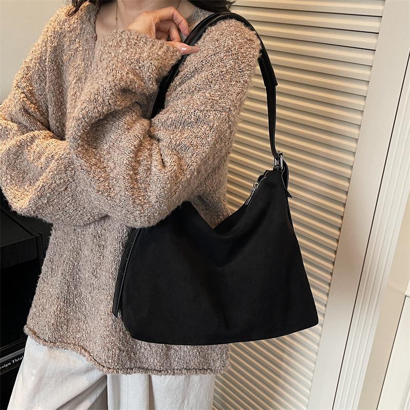 Large capacity underarm bag women's 2025 new fashion retro commuter suede shoulder bag casual tote bag
