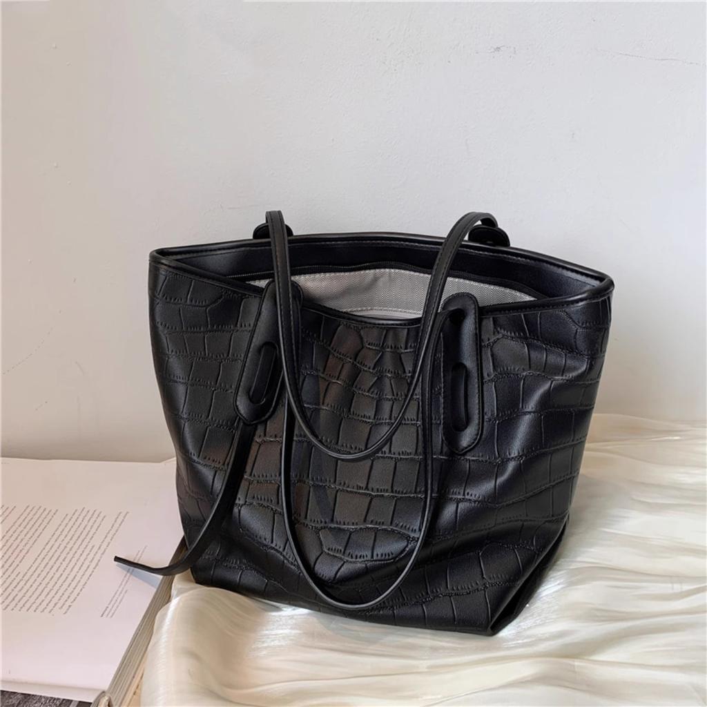 Autumn and Winter High-end Sense Large-capacity Bag Women's 2025 New Fashion College Student Commuting Versatile Shoulder Bag