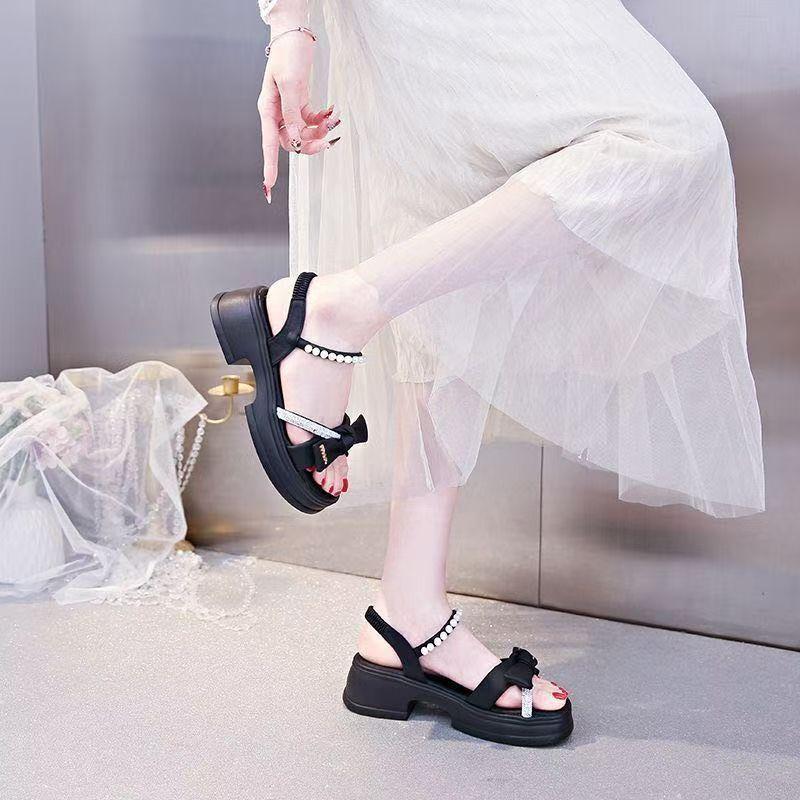 Vielseitige Plateau-Sandalen Damen Sommerbekleidung 2025 neu rutschfest Mode Temperament leicht lässig Feenstil Rock