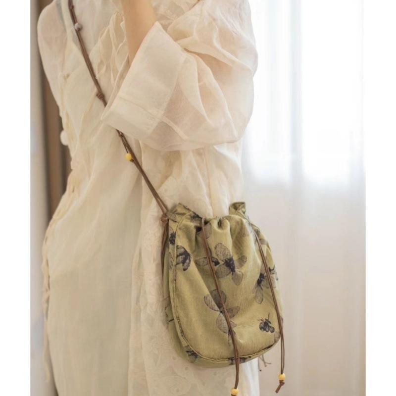 Нишевая Дизайнерская Зеленая Слива Плетеная Сумка через Плечо и на Плечо с Завязками и Бусинами