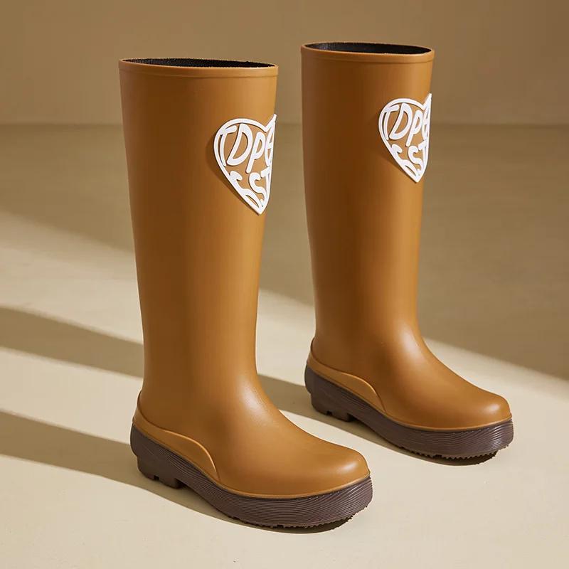 

Женские водонепроницаемые резиновые сапоги нового стиля с высоким голенищем, подходящие для ношения на открытом воздухе, для работы, водная обувь, резиновая обувь с мягкой подошвой 38 коричневый
