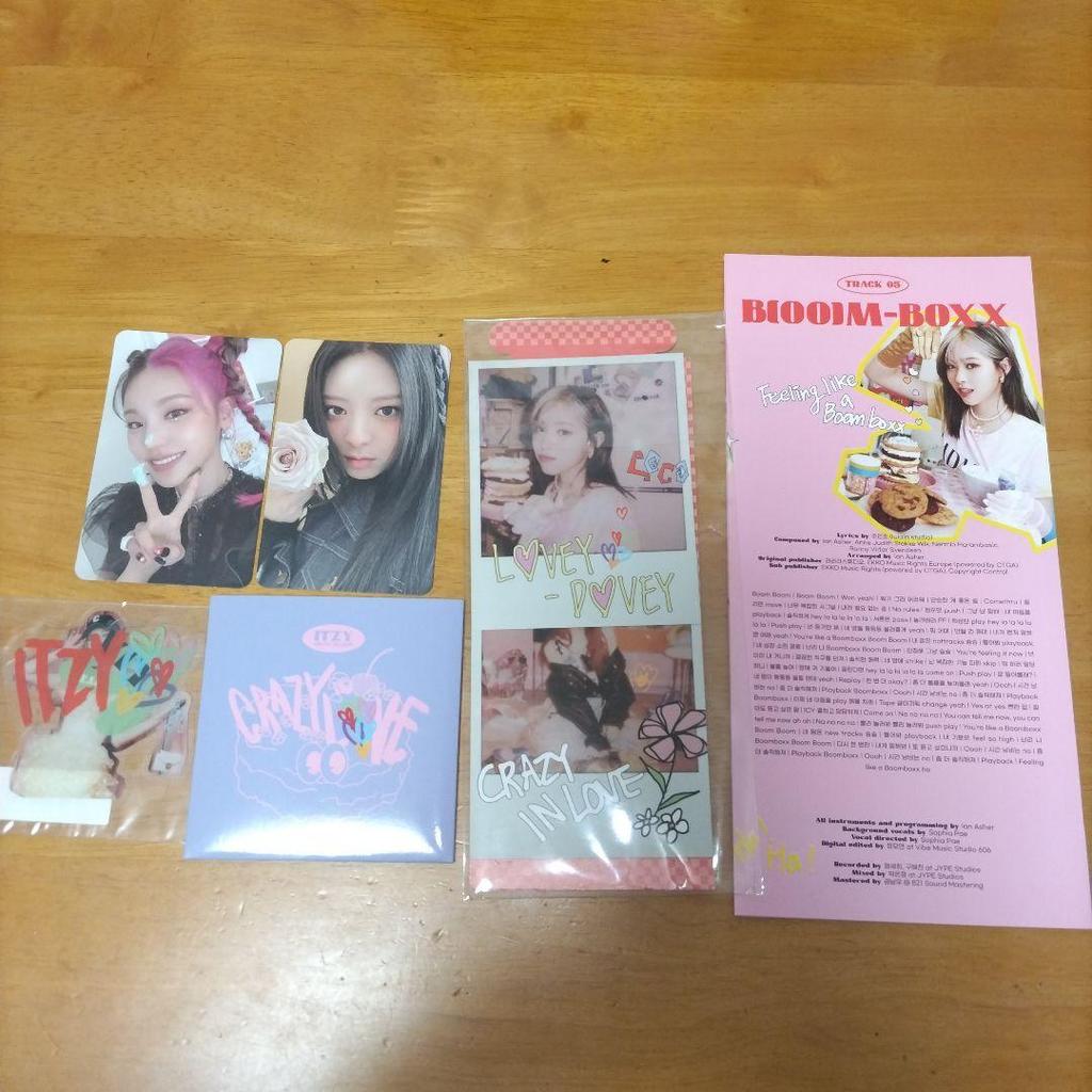 [USED] ITZY CRAZY IN LOVE CD Poster Photobook Sticker Card
