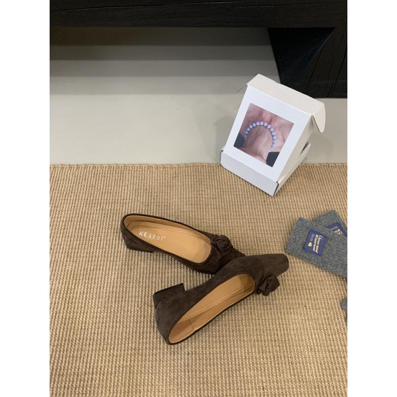 

French elegant flower square head shallow mouth single shoes women s 2025 new low-heeled commuting grandma shoes versatile ladyshoes 39