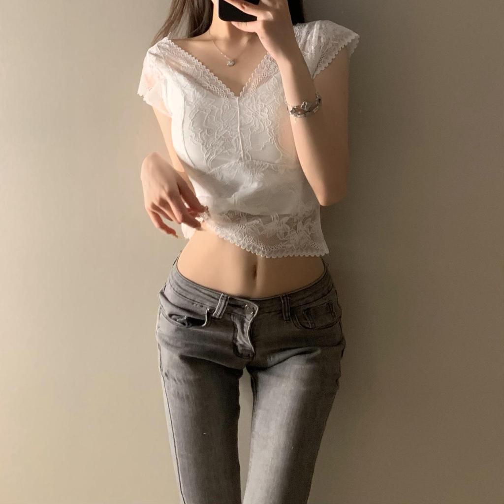 Women's Slim-Fit Lace Tank Top with Bra Pads, Cut-Out Back, Wide Shoulders, Spring/Summer Wear