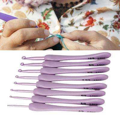 8Pcs Crochet Hook Set Plastic Knitting Needle Crochet Craft Yarns Weaving Tool with Ergonomic Grip Handle & Aluminum Tip