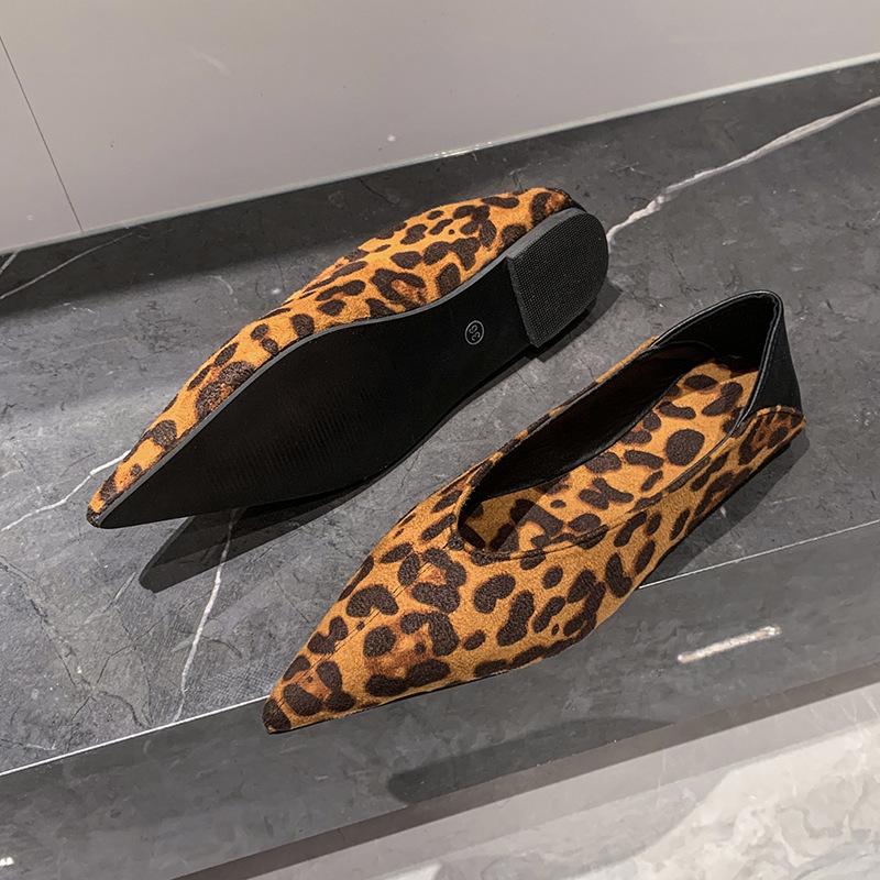 Leopard Print Retro Pointed Single Shoes Women's Shoes Spring and Autumn 2025 New Summer Temperament Versatile Flat-bottomed Commuting Ladyshoes
