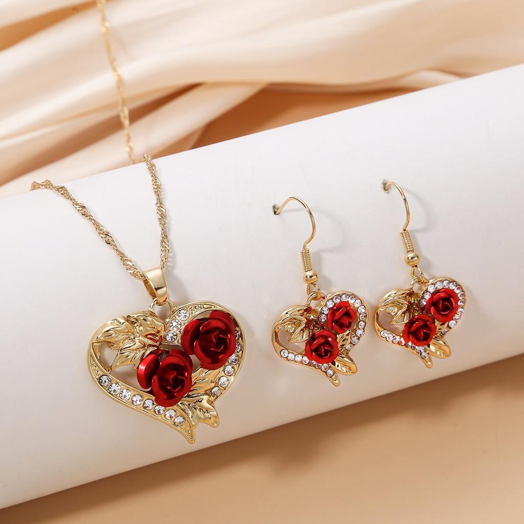 Creative Love Rose Heart Pendant Necklace For Women Exquisite Zircon Forever Necklace Romantic Valentines Day Jewelry