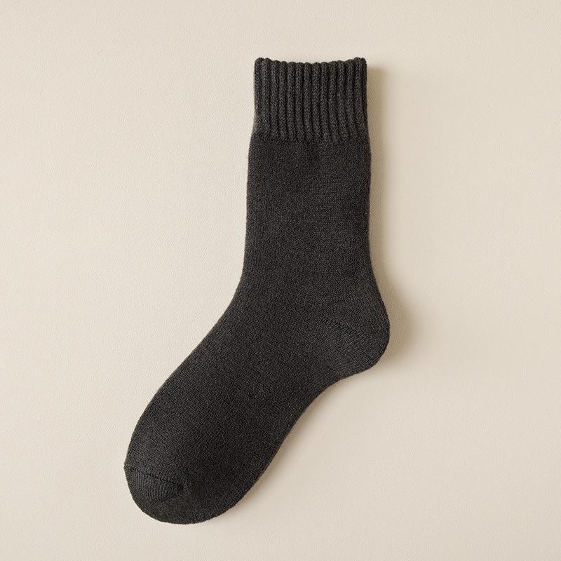 Japanese Style Solid Color Women's Cashmere Mid-Calf Socks - Fleece-Lined, Thickened for Warmth, Perfect for Autumn/Winter.