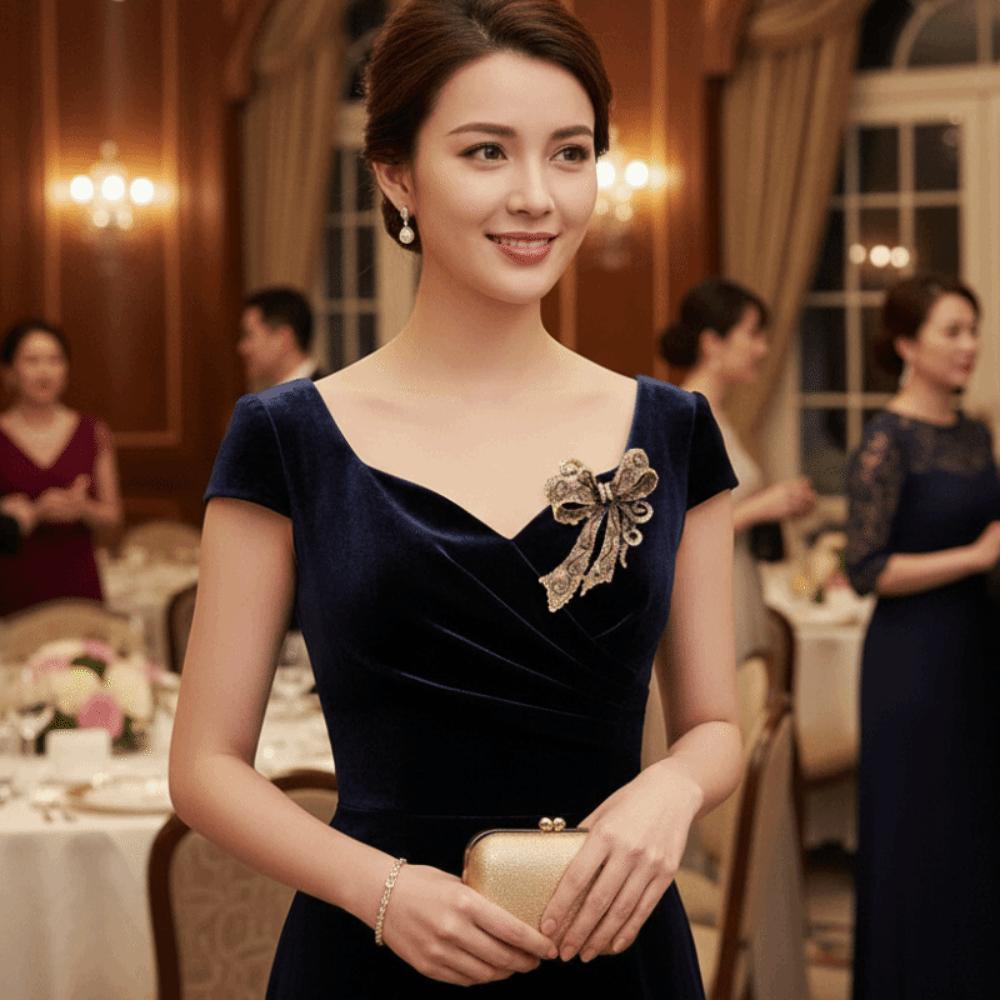 Luxury Rhinestone Bow Brooch Exquisite Bowknot Pin Fashion Corsage Decoration  Gift Giving