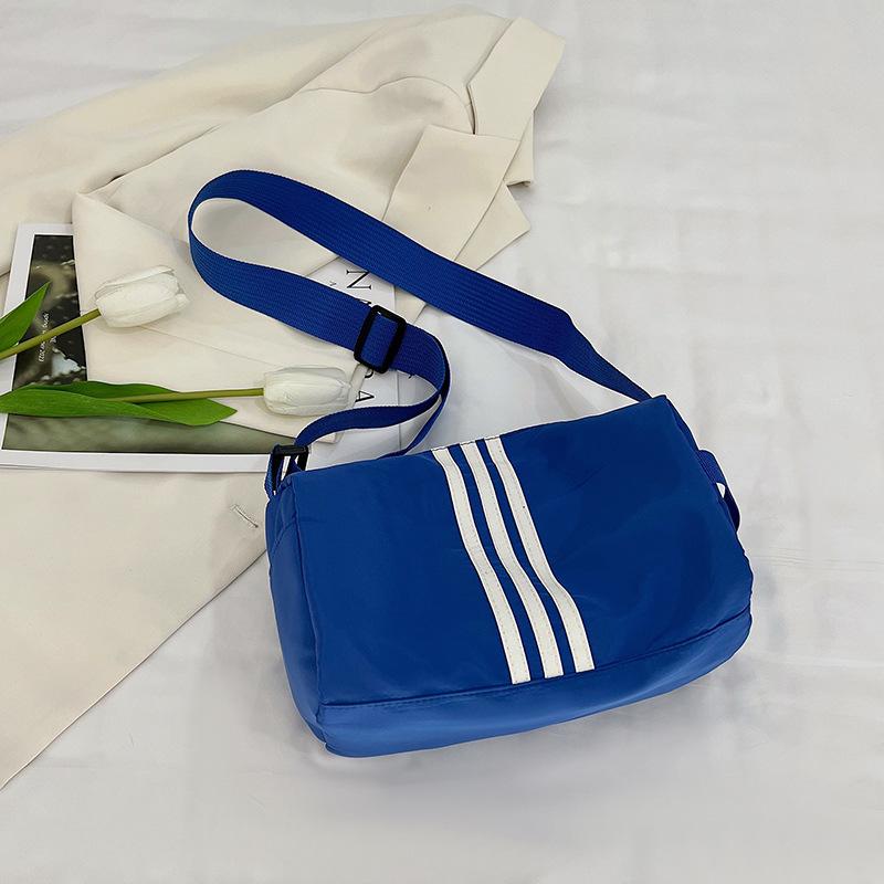 

2025 new Japanese casual simple striped fitness sports bag large capacity travel shoulder messenger tote bag синий