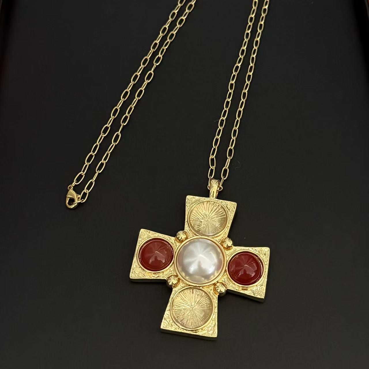 Retro Crystal Mother-of-Pearl Pendant Necklace - Elegant Sweater Chain