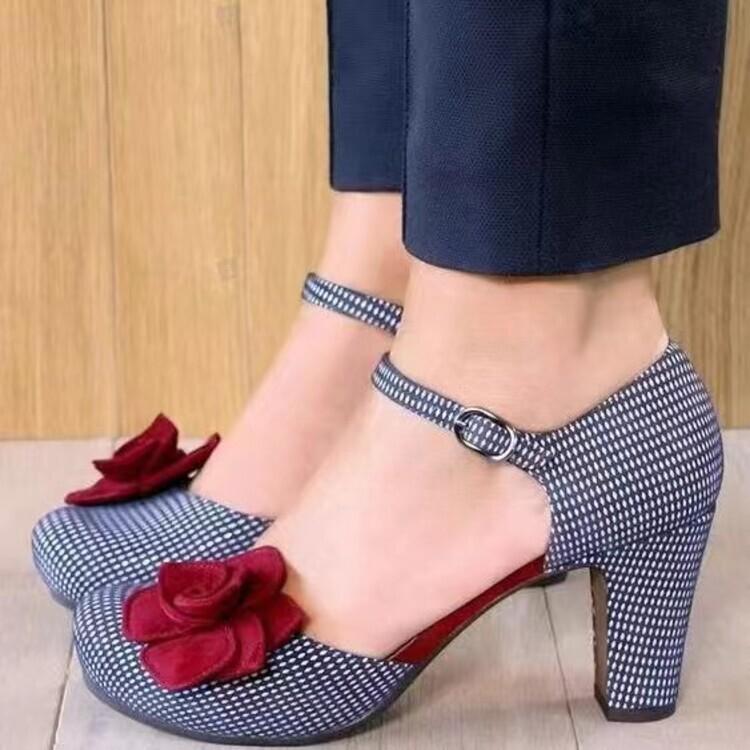 

Red camellia plaid hollow sandals new European and American style round head one-word buckle with thick heel high heel shoes 34