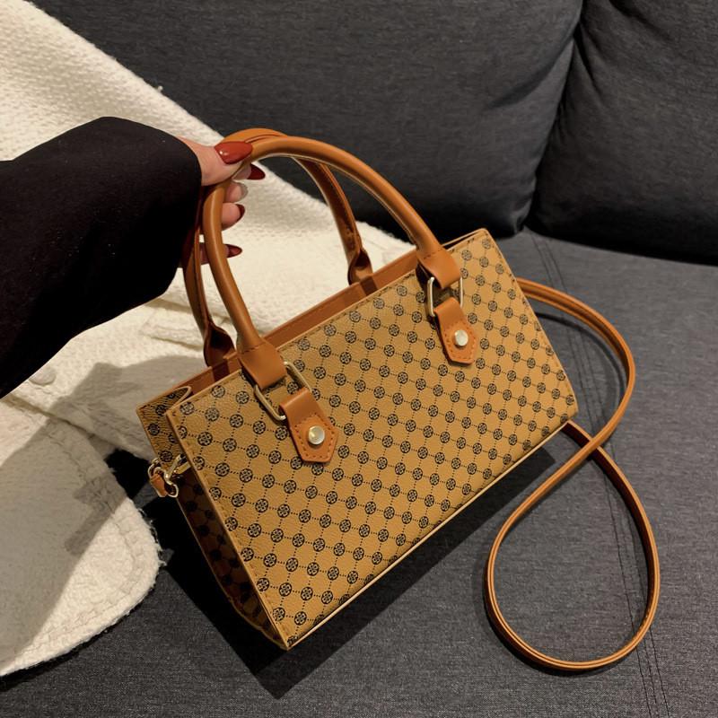 

Vintage Stylish Casual Crossbody Bag For Women With Simple Chic Design In Black Beige Pink Brown коричневий