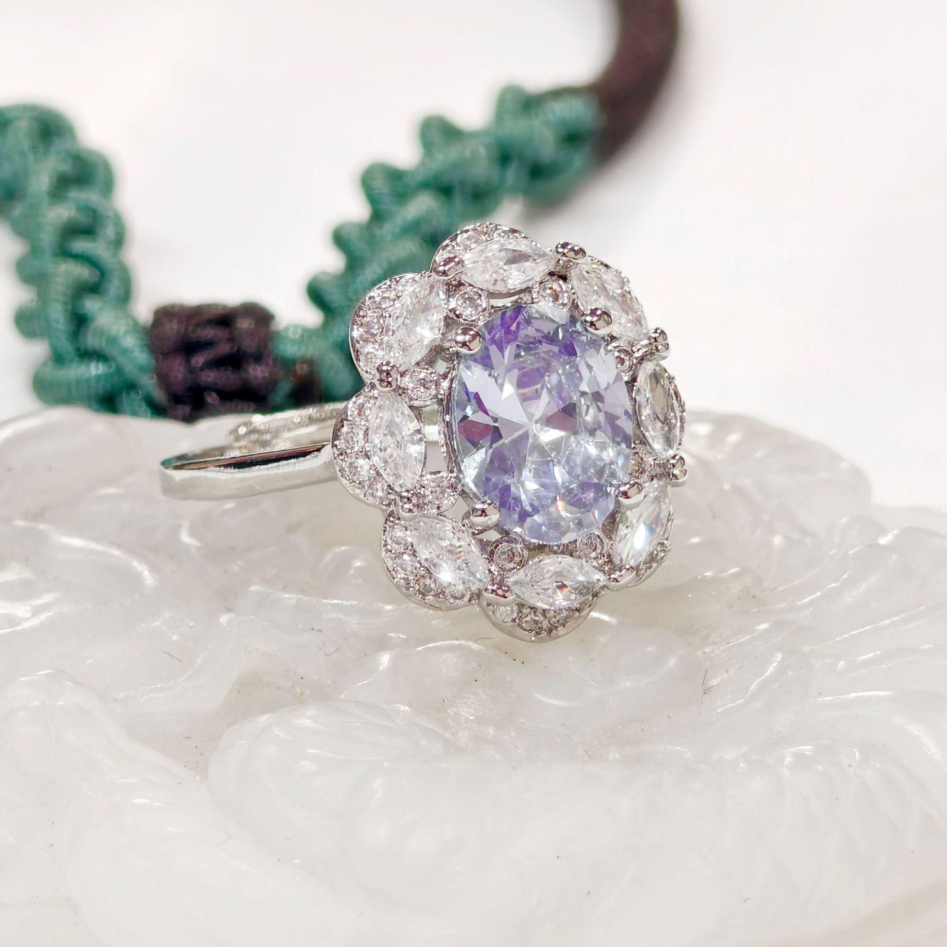 Gesen Jewelry Luxury Fashion Ring: Adjustable Flower-Shaped Zirconia with Colored Gem