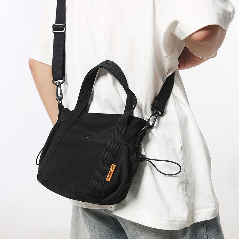 New casual handbag bucket bag fashion niche design bucket bag women's lightweight spring shoulder messenger bag
