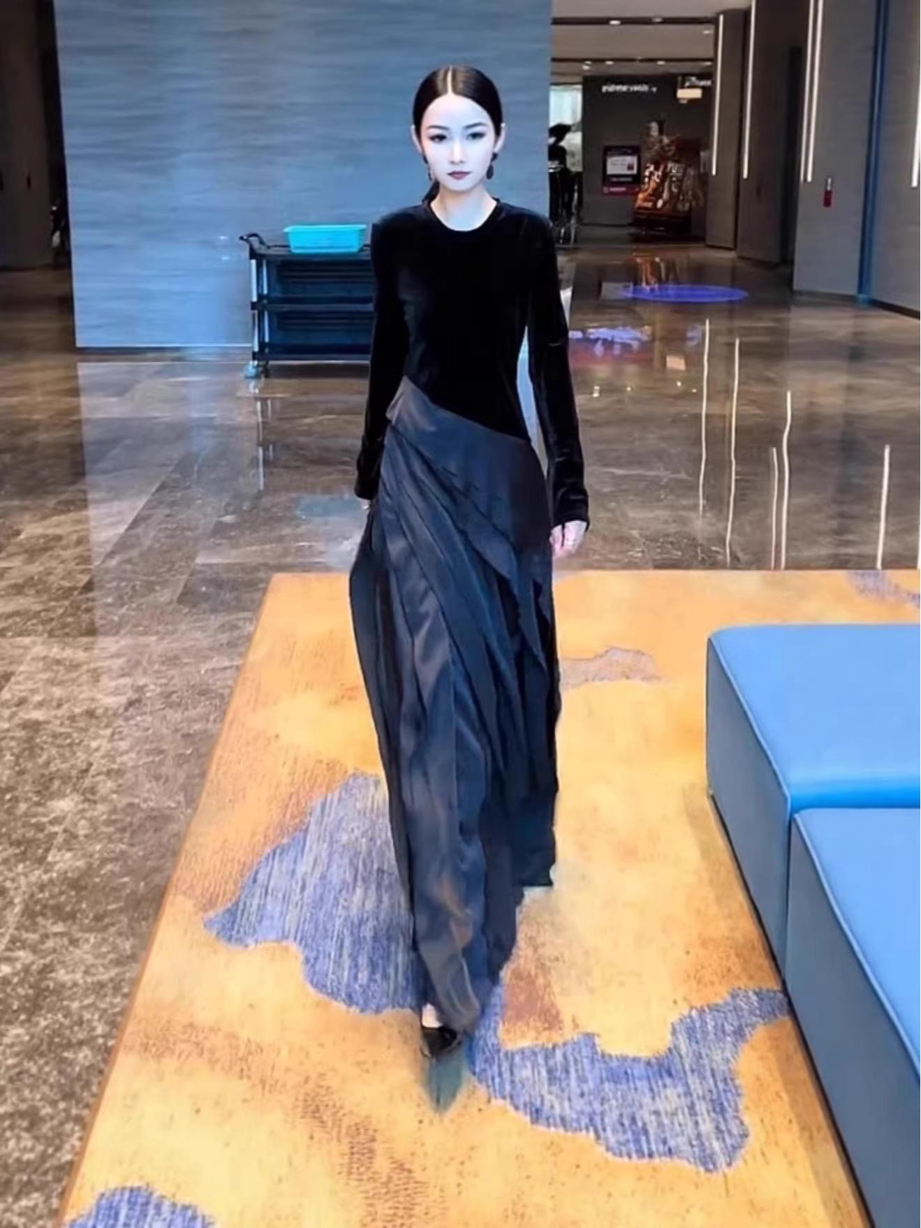 

2026 Spring Women s Black Velvet Patchwork Slim Fit Luxury Long Dress Medium