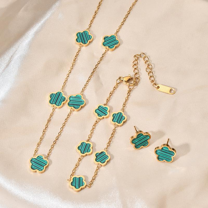 Conjunto de Joias de Aço Inoxidável Trevo de Quatro Folhas Inspirado em INS: Pulseira, Brincos de Pino e Colar para Mulheres