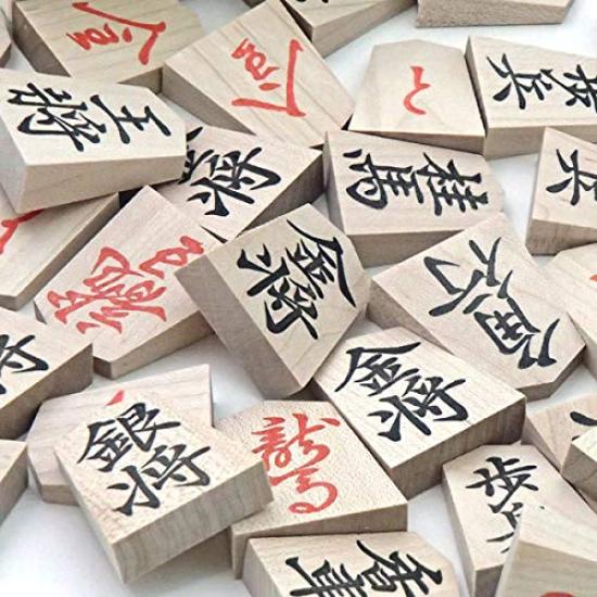 Dřevěná shogi deska Shin Katsura 5 složená shogi deska a dřevěné javorové figurky s červeným lemováním nejoblíbenější písmo čtyř hlavních v a