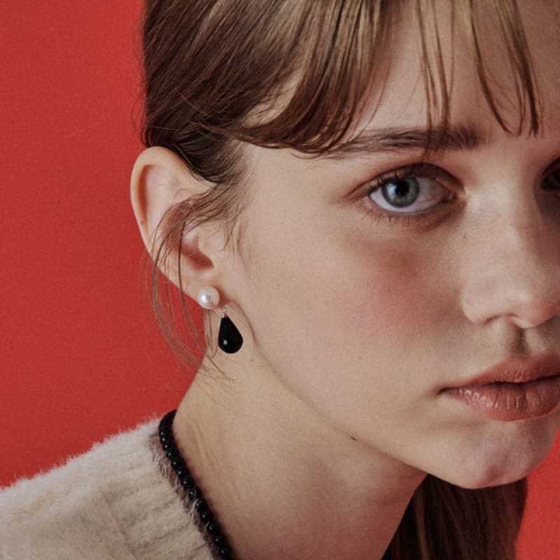 

etrive Pearl + Onyx Drop Earring silver
