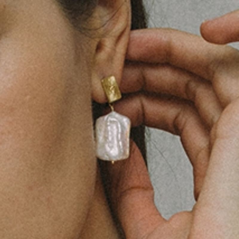 WorthWord Sparkles Pearl Earring