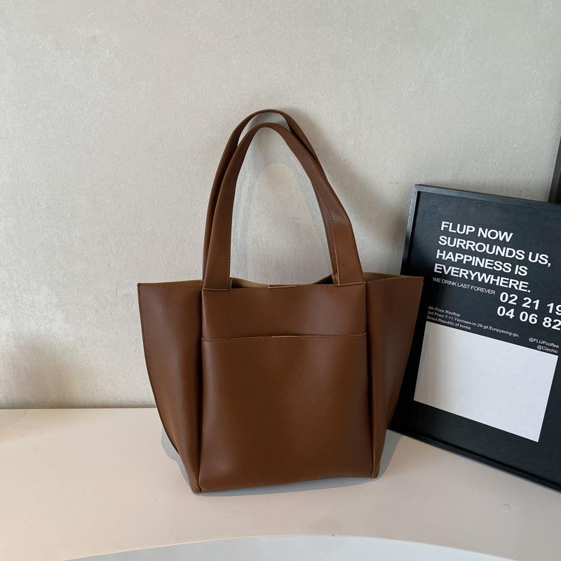 

Capacity Commuter bag New fashion versatile casual tote bag Simple shoulder bag темно-коричневого