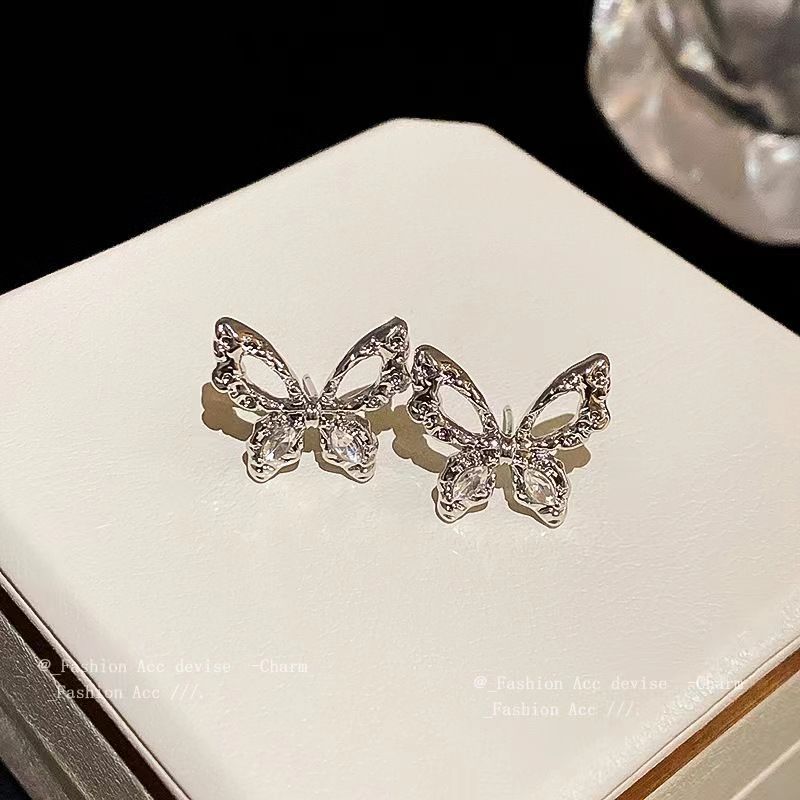 Silver needle super fairy hollow butterfly stud earrings women's niche design exquisite earrings high sense fashion versatile earrings
