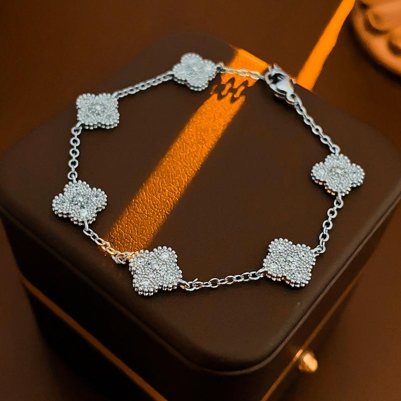 Zircon Mother-of-pearl Four-leaf Clover Bracelet, Simple and Versatile Bracelet, Light Luxury High-end Jewelry for Women
