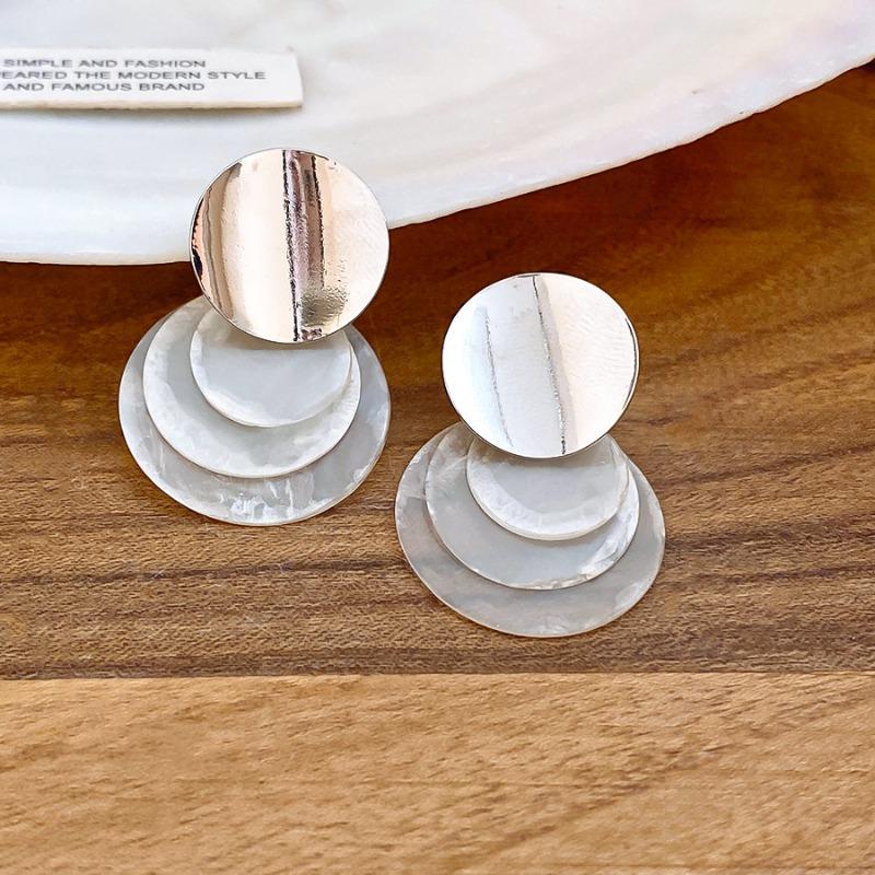 New silver needle shell round stud earrings fashionable and exquisite Korean ins style earrings high-end versatile earrings