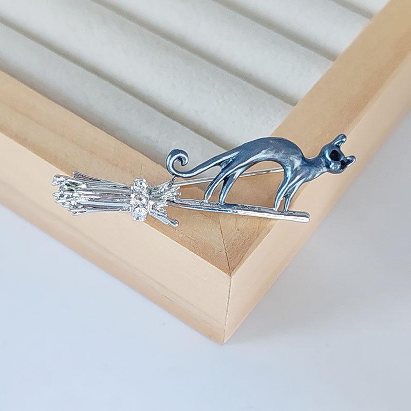 Kreative Fliegender Besen Katze Brosche Anstecknadel Für Damen Herren Emaille Niedliches Tier Kätzchen Reversnadeln Party Büro Schmuck