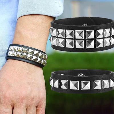 Retro Punk Nietbesetztes Herren PU Leder Armband