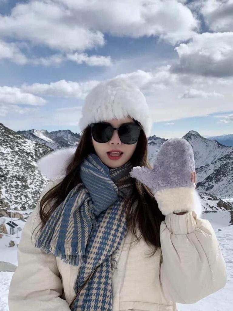 LONTG Women's Faux Fur Hat, Winter Hat, Fluffy, Fur-Look Hat with Earflaps, Warm, Thick, Warm, Cold Weather Hat, Korean Style, Cute, Knit Cap, Beige