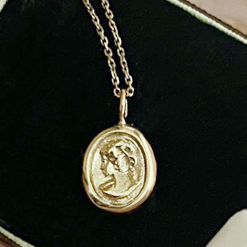 of Lavishe Silhouette Vintage Cameo Nekclace