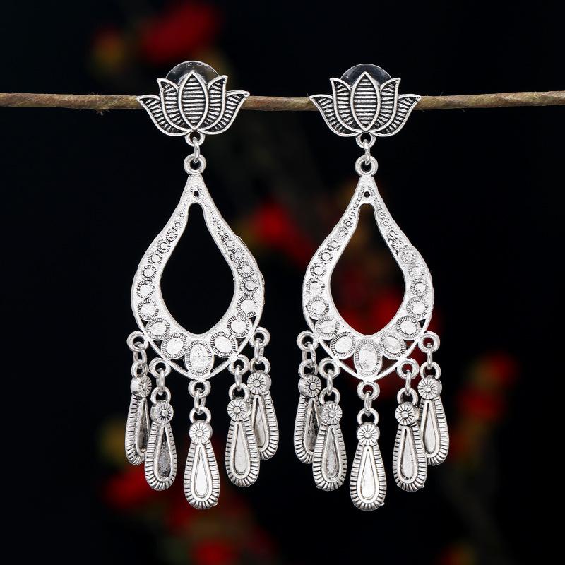 

Retro personalized Tibetan silver fringed stud earrings long temperament versatile earrings exaggerated metal vacation earrings women