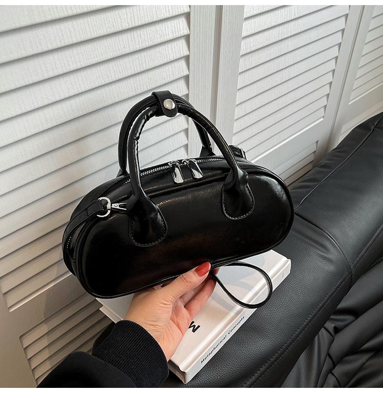 

Весна 2025 корейская мода сумка бостон новая сумка-мессенджер высокое чувство универсальная сумка-багет подмышку женская чёрный